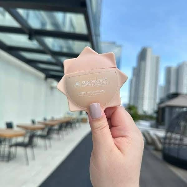 HIKARI PREMIUM TINTED SUNSCREEN